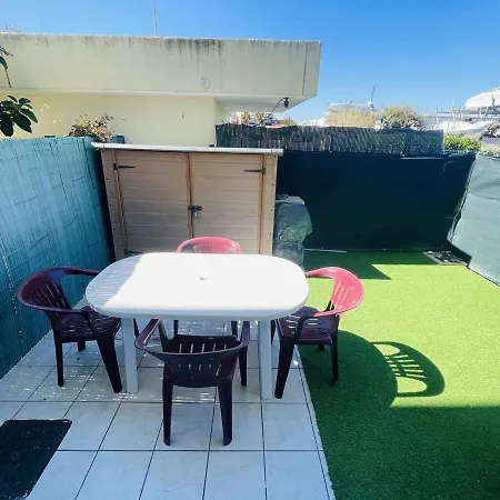 6 Pers. - Proche Port Et Avec Terrasse & Parking Prive - Cap D'agde - Fr-1-723-68 Apartment *