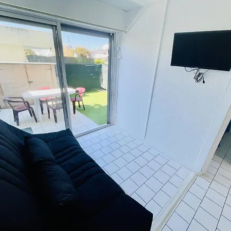 6 Pers. - Proche Port Et Avec Terrasse & Parking Prive - Cap D'agde - Fr-1-723-68 Apartment